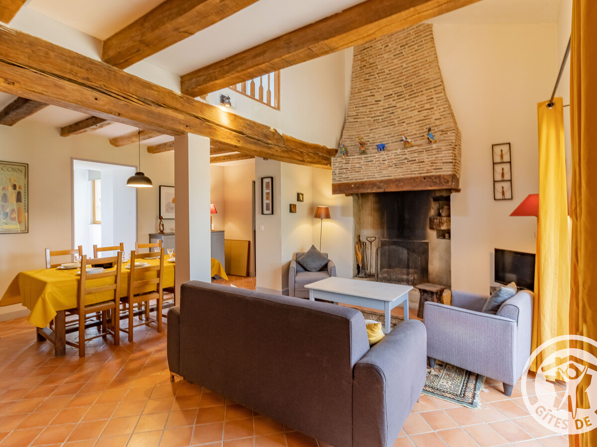 Gîte en pierre avec jardin 250m² et vue campagne, Montilliers - Photo 3