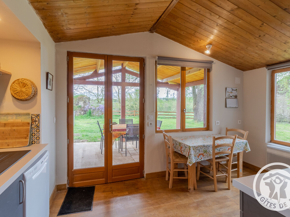Gîte en pierre avec jardin 250m² et vue campagne, Montilliers - Photo 4