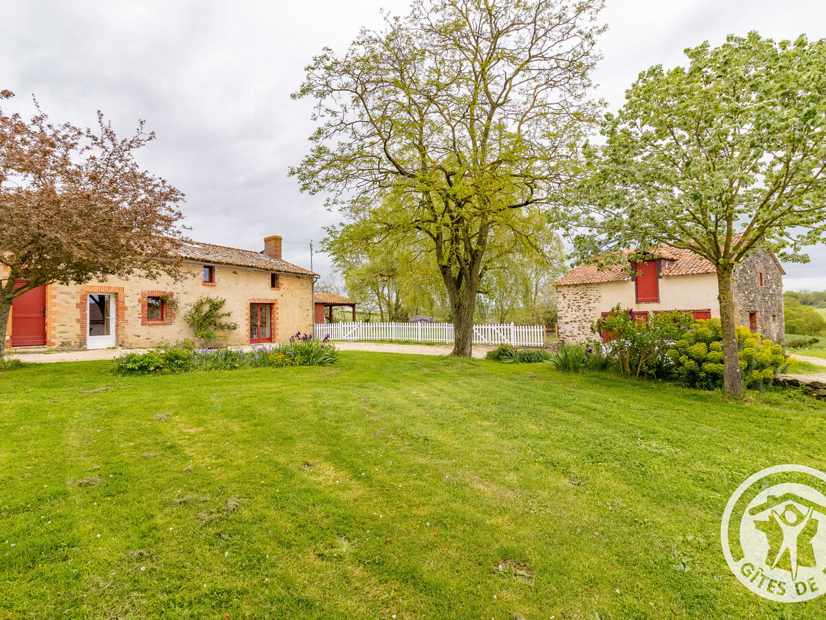 Gîte en pierre avec jardin 250m² et vue campagne, Montilliers - Photo 18