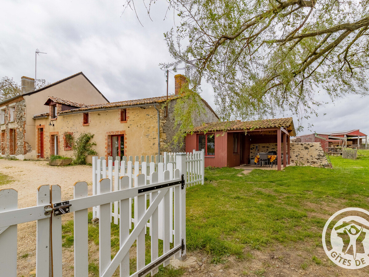 Gîte en pierre avec jardin 250m² et vue campagne, Montilliers - Photo 27