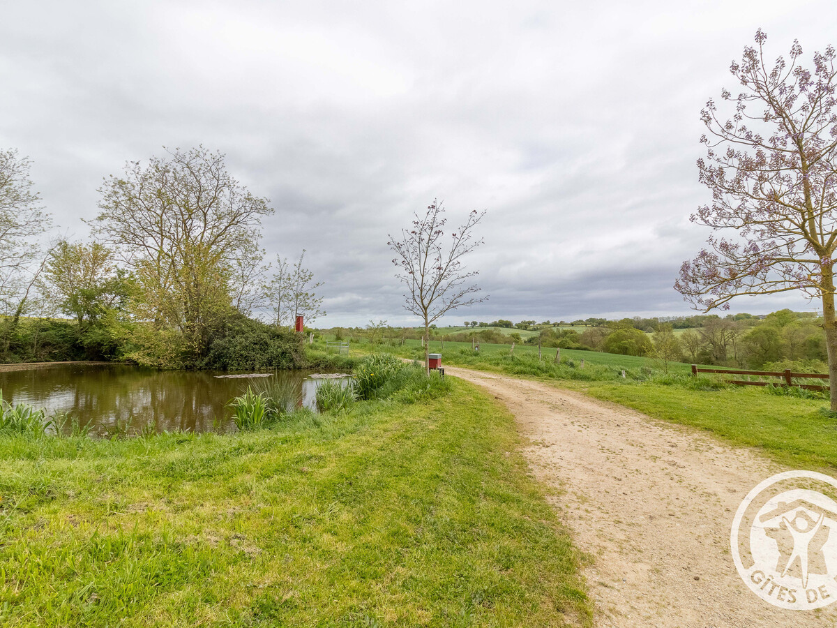 Gîte en pierre avec jardin 250m² et vue campagne, Montilliers - Photo 30