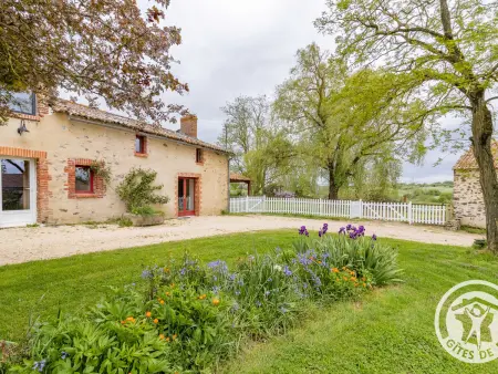 Location gite à Montilliers, Gîte confortable 2 chambres avec jardin, animaux admis, Wifi, parking