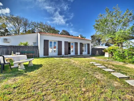 Maison Les Cariatides – plage à 100 m, piscine commune : photo 2