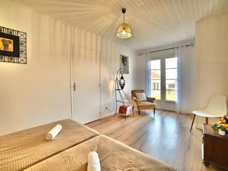 Maison Les Cariatides – plage à 100 m, piscine commune : photo 13