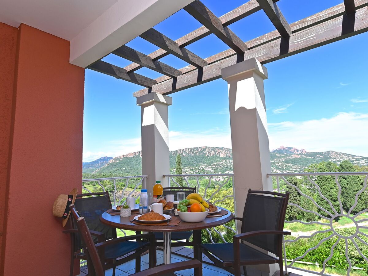 Appartement L'Esquinade rénové 2024, vue golf et montagnes - Photo 1