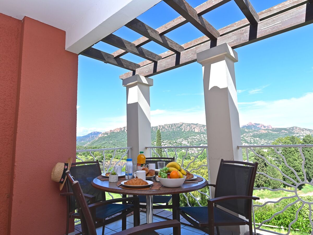 Appartement L'Esquinade rénové 2024, vue golf et montagnes - Photo 10