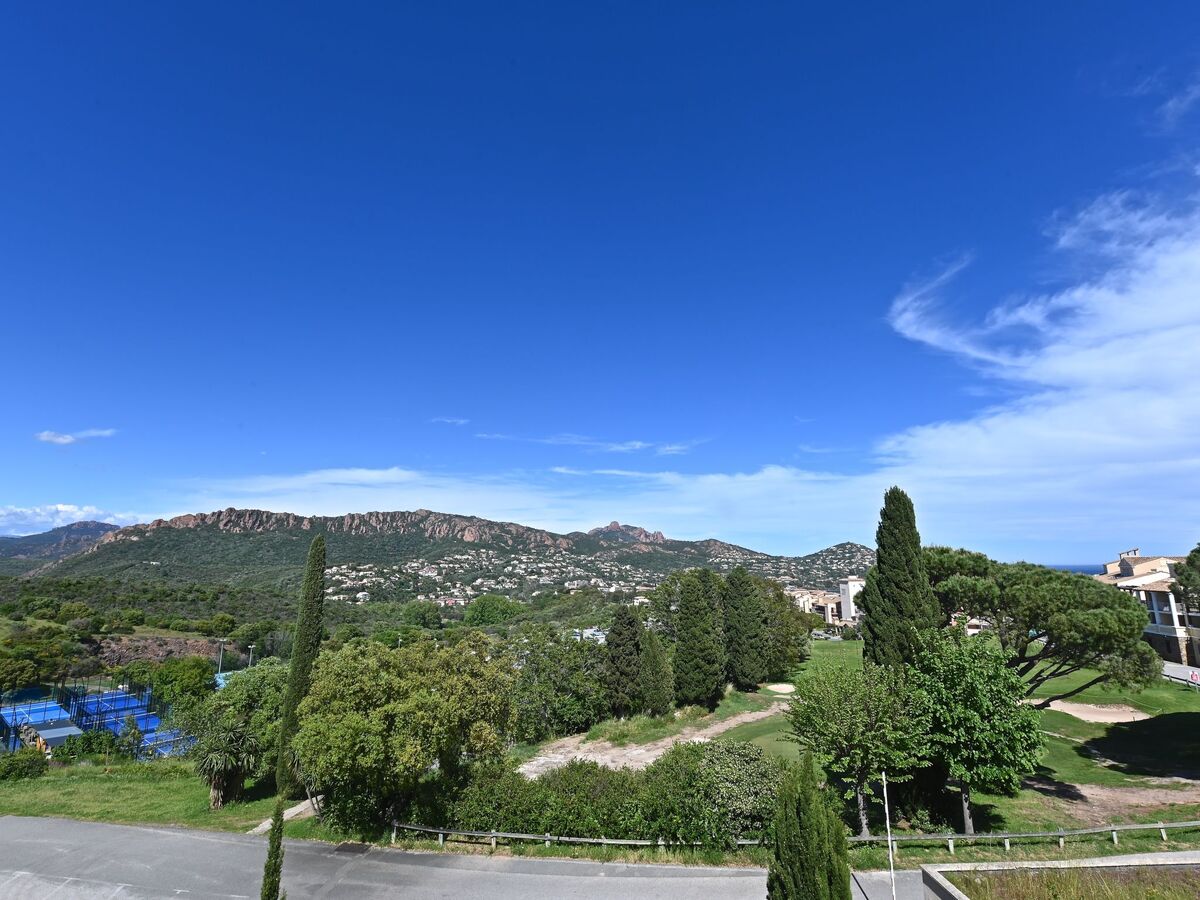 Appartement L'Esquinade rénové 2024, vue golf et montagnes - Photo 17