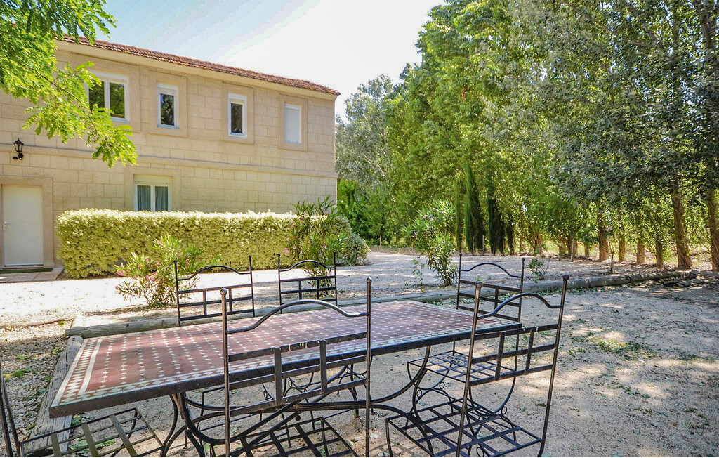 Les Piboules, appartement 6 pers. avec piscine au Sambuc - Photo 2