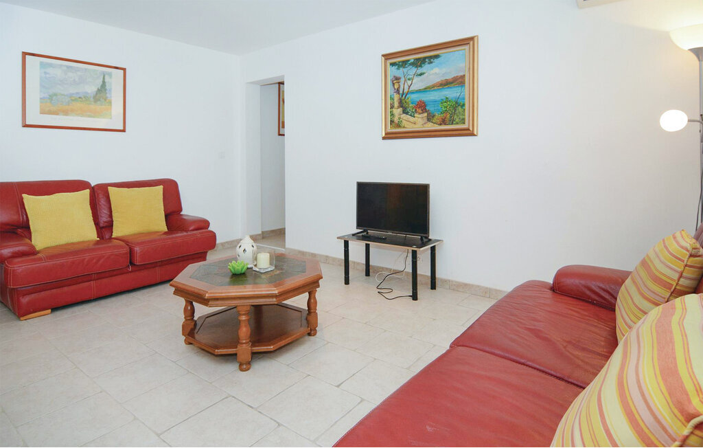 Les Piboules, appartement 6 pers. avec piscine au Sambuc - Photo 3
