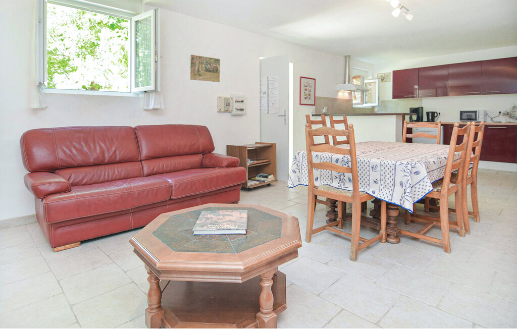 Les Piboules, appartement 6 pers. avec piscine au Sambuc - Photo 4