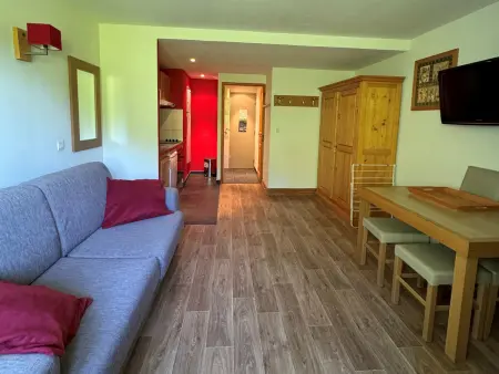 Studio 24m² ski aux pieds · Piscine chauffée : photo 2