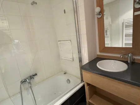 Studio 24m² ski aux pieds · Piscine chauffée : photo 4