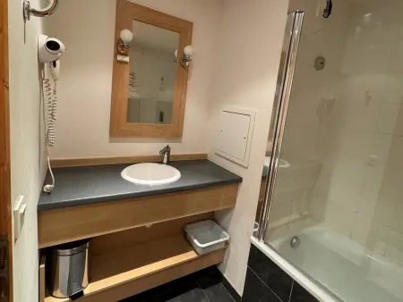 Appartement 2 pièces ski aux pieds · Piscine chauffée : photo 6