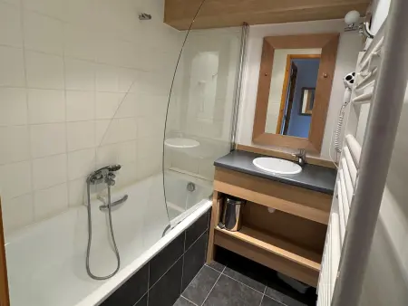 Studio cabine avec balcon sud-ouest à Belle Plagne, animaux admis : photo 4