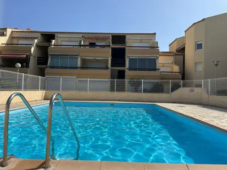 Location appartement à Marseillan Plage, Studio Cabine avec Piscine, Terrasse et Parking, Proche Commodités