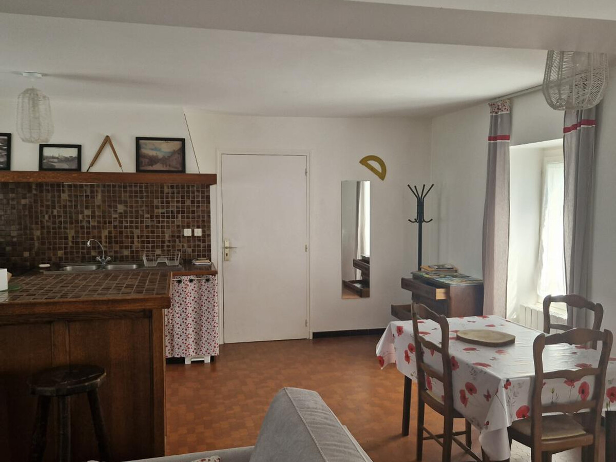 Gîte en ancienne école, 4 pers., animaux, parking - Photo 2