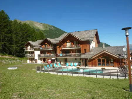Chalet mitoyen aux Orres 1800 avec piscine, sauna, hammam, parking et prestations incluses - Photo 12