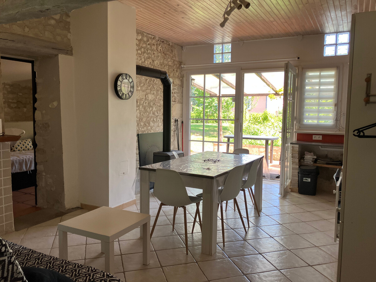 Maison 76m² centre La Roche-Posay, terrasse et jardin - Photo 2