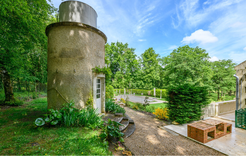 Château du 19e siècle avec piscine chauffée à Lencloître - Photo 26