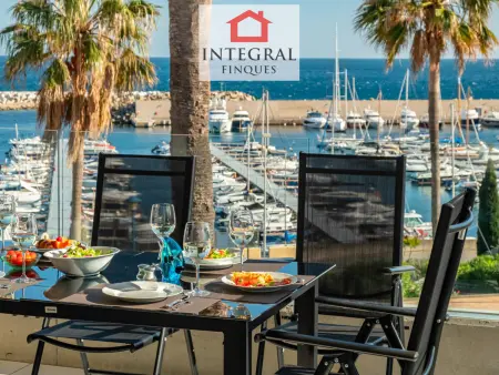 Location appartement à Palamós, Moderne Appartement 3 Chambres avec Climatisation et Parking à Palamós