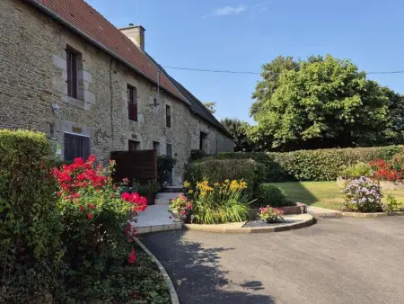 Gîte à Pontorson : maison à l'ancienne ferme avec terrasse - Photo 9