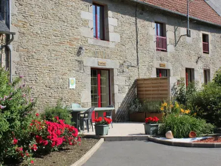Gîte à Pontorson : maison à l'ancienne ferme avec terrasse - Photo 11
