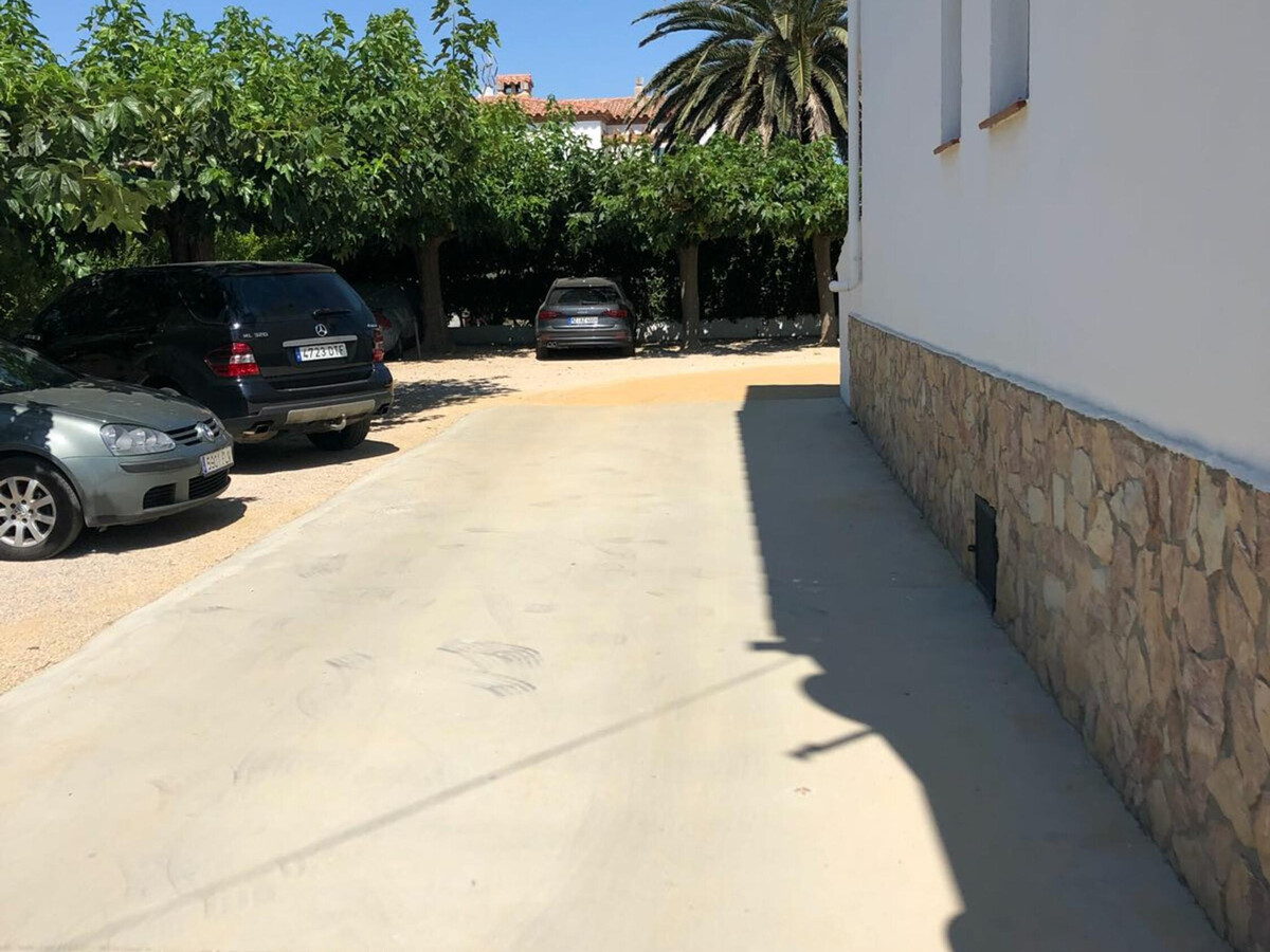 Appartement 1ère ligne de mer à Empuriabrava avec parking - Photo 9