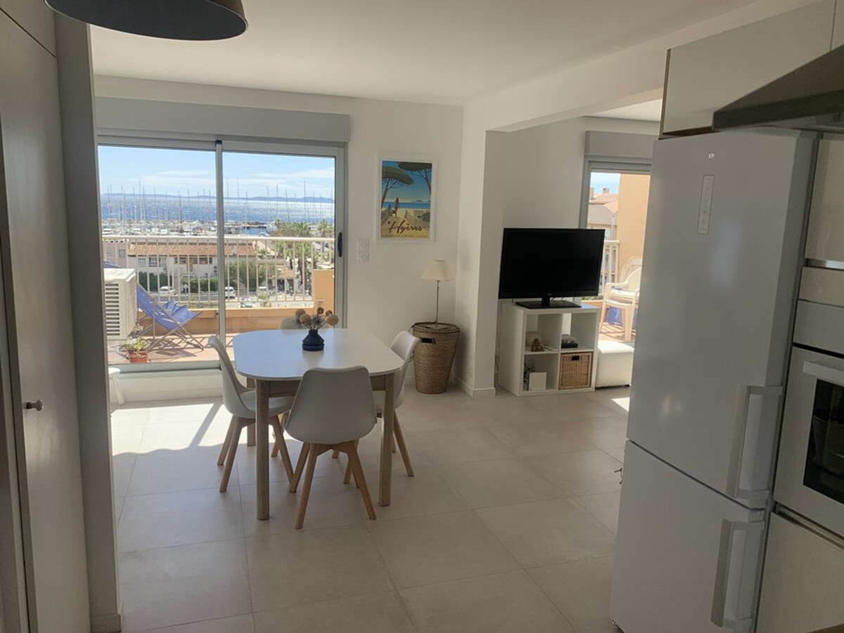 Duplex 5 pers, 2 terrasses avec vue mer à Hyères - Photo 2