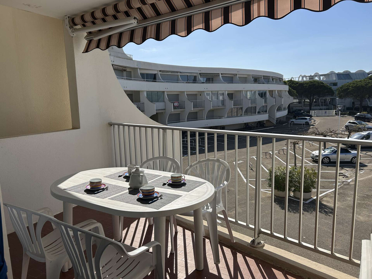 Deux pièces cabine rénové, 4 couchages, loggia, Port Camargue - Photo 4