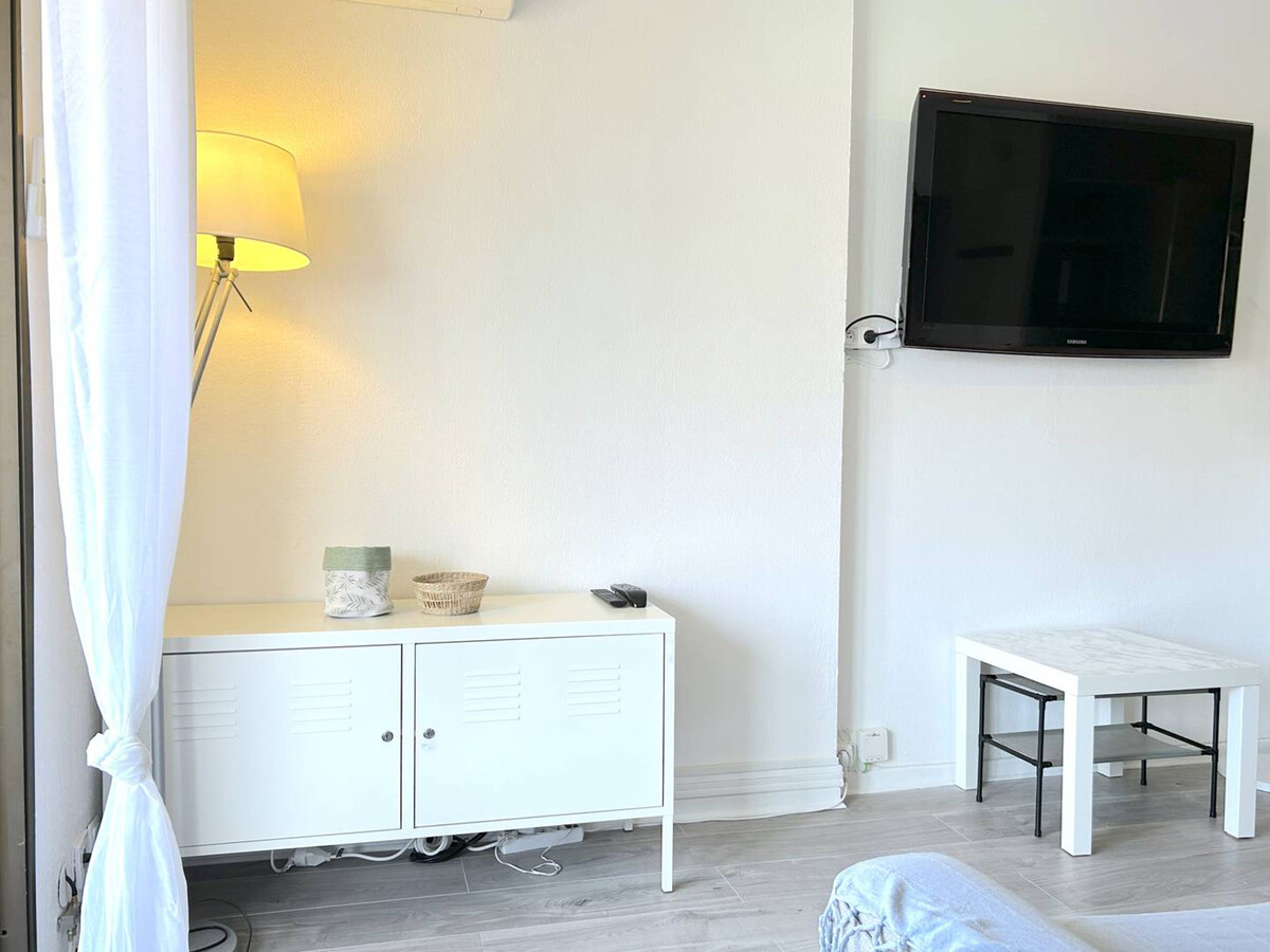 Appartement climatisé 2 pièces au cœur du Lavandou - Photo 3