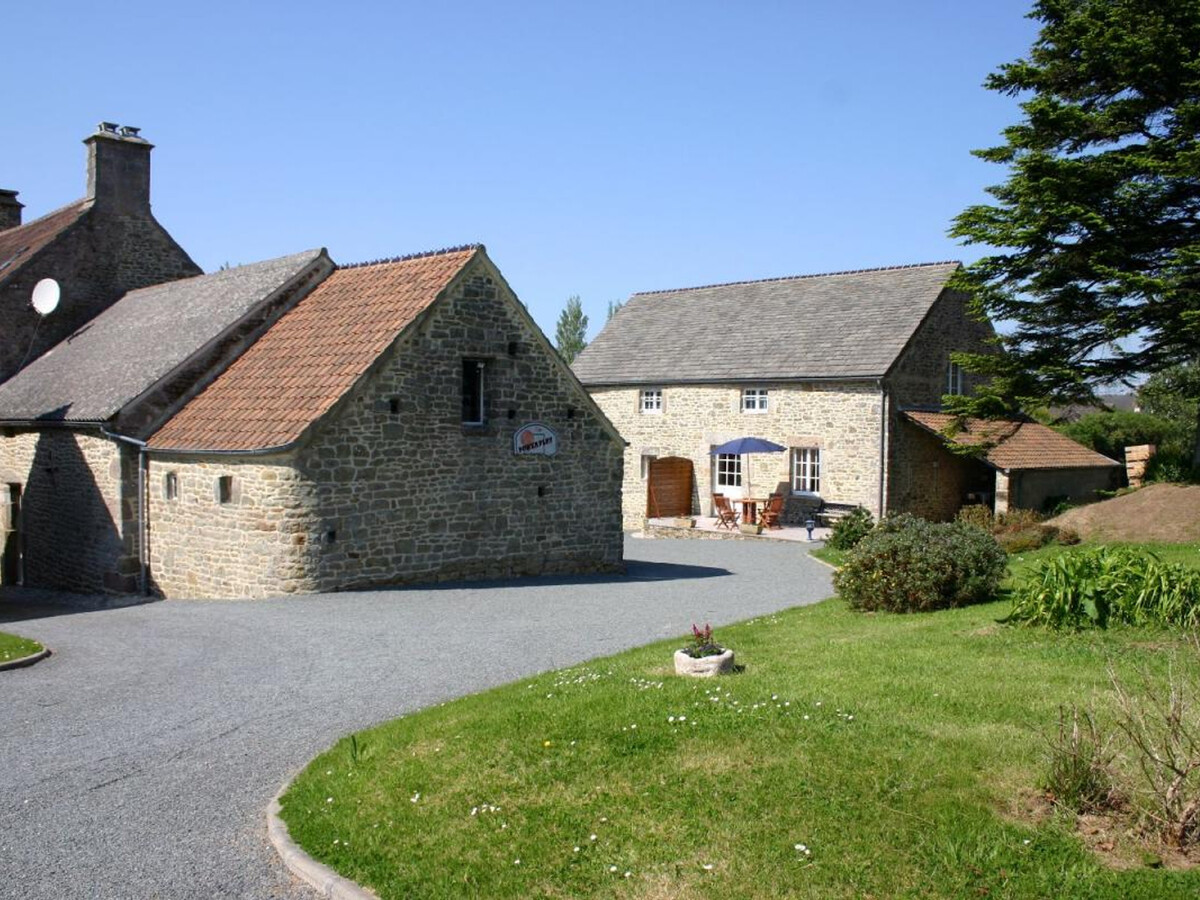Gîte en pierre, jardin clos et terrasse privative à Clitourps - Photo 1