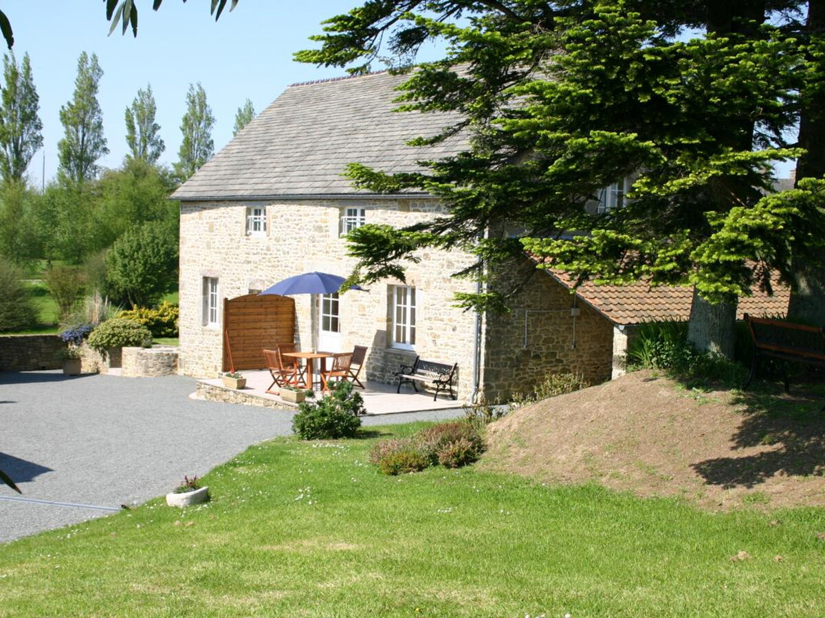 Gîte en pierre, jardin clos et terrasse privative à Clitourps - Photo 2