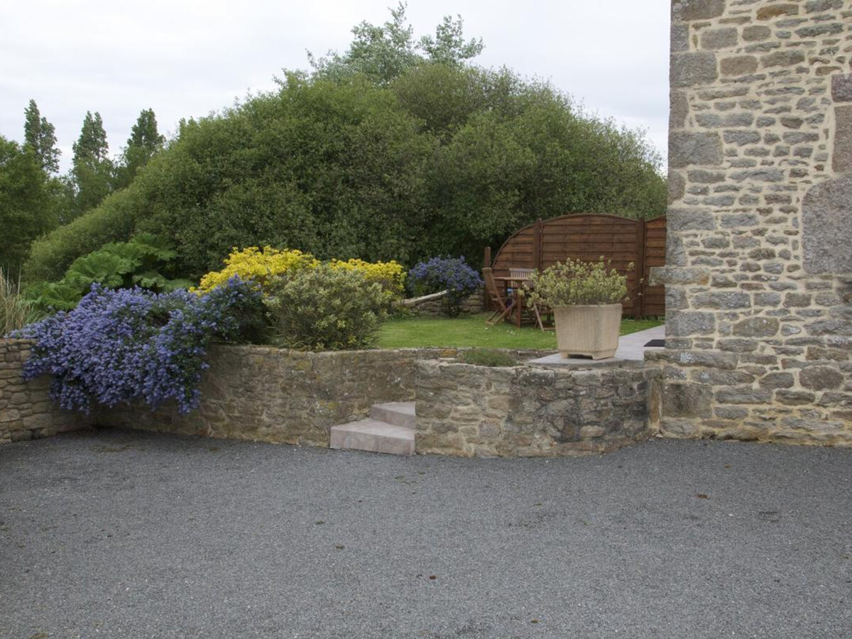 Gîte en pierre, jardin clos et terrasse privative à Clitourps - Photo 13