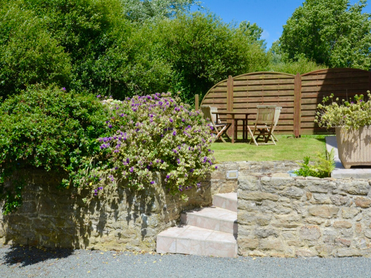 Gîte en pierre, jardin clos et terrasse privative à Clitourps - Photo 14