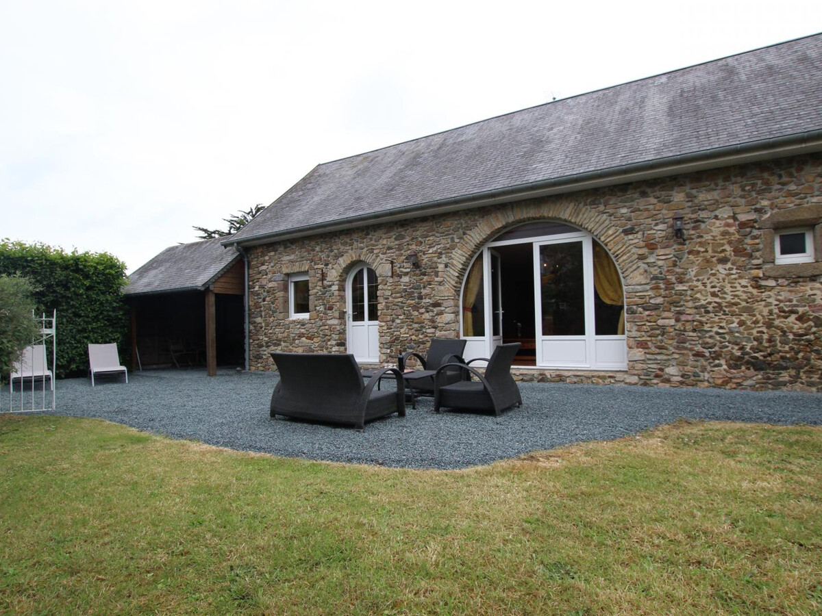 Gîte de plain-pied avec jardin clos à Montsurvent - Photo 1