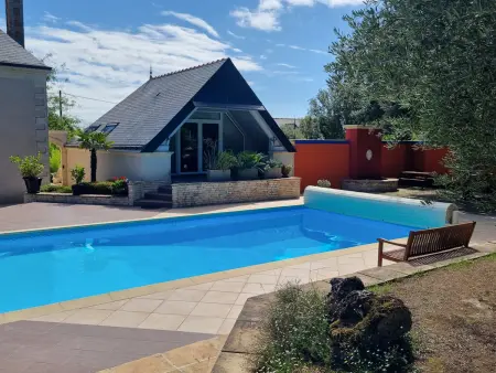 Location gite à Saint Étienne de Montluc, Gîte authentique avec piscine chauffée et jardin paysager près de Nantes