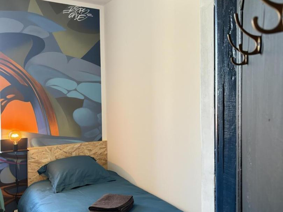 Gîte coloré graffiti pour 4-6 pers. à Montaigu-le-Blin - Photo 5