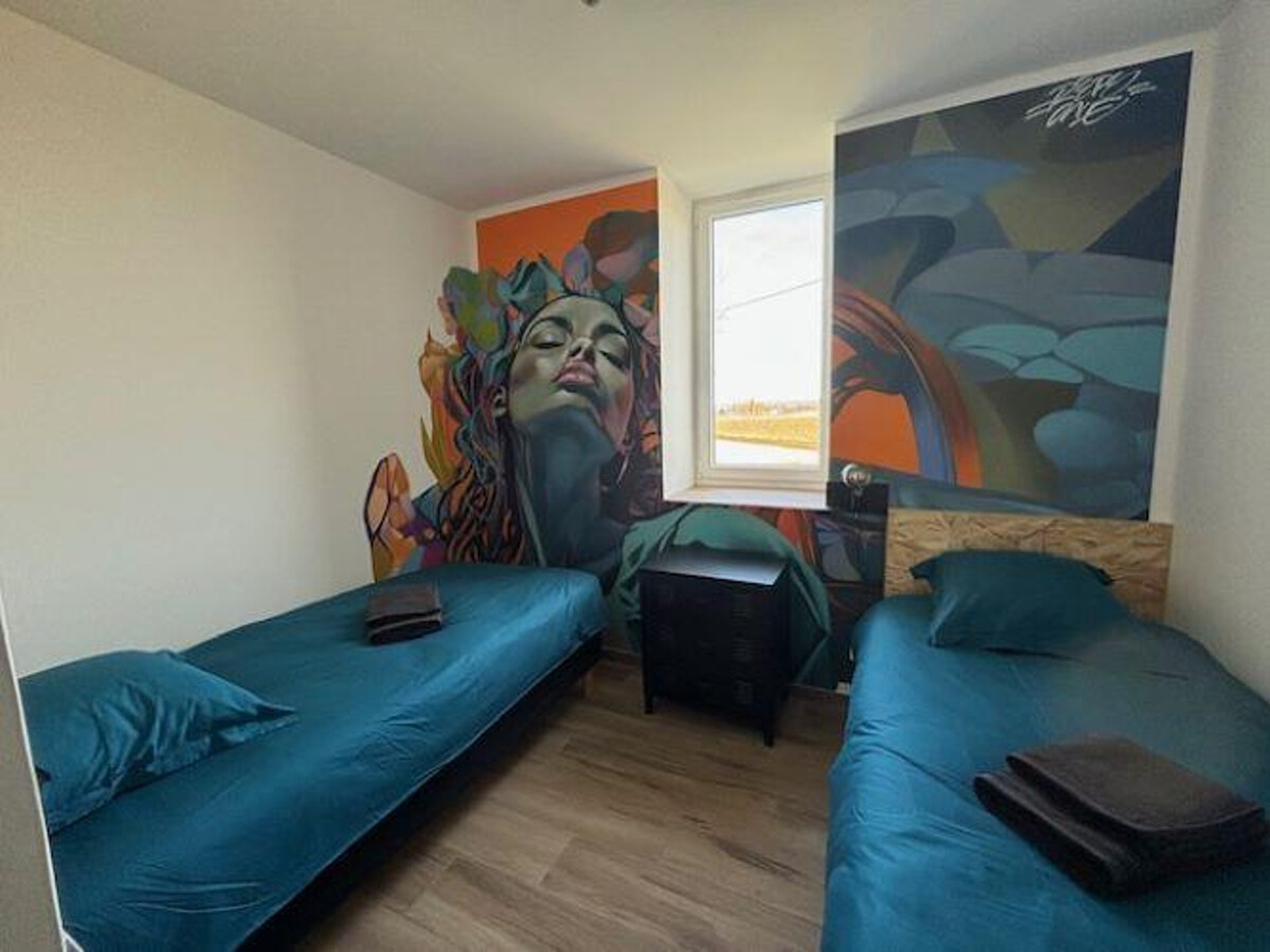 Gîte coloré graffiti pour 4-6 pers. à Montaigu-le-Blin - Photo 6