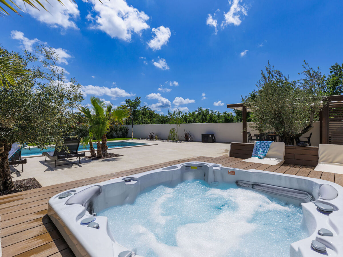 Villa Sandro - Poreč : 3 chambres, piscine chauffée - Photo 1