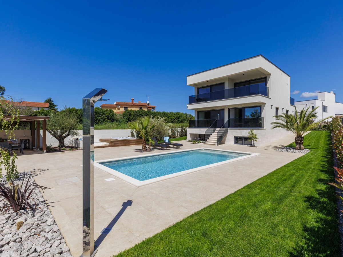 Villa Sandro - Poreč : 3 chambres, piscine chauffée - Photo 2