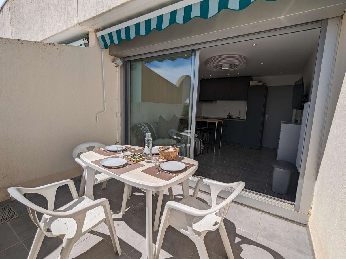 Studio cabine rénové, terrasse 10m² et parking - Photo 3