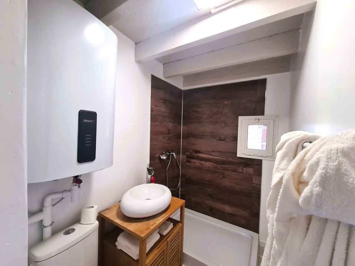 Gîte romantique Brenne : chambre sous toits avec Velux - Photo 4