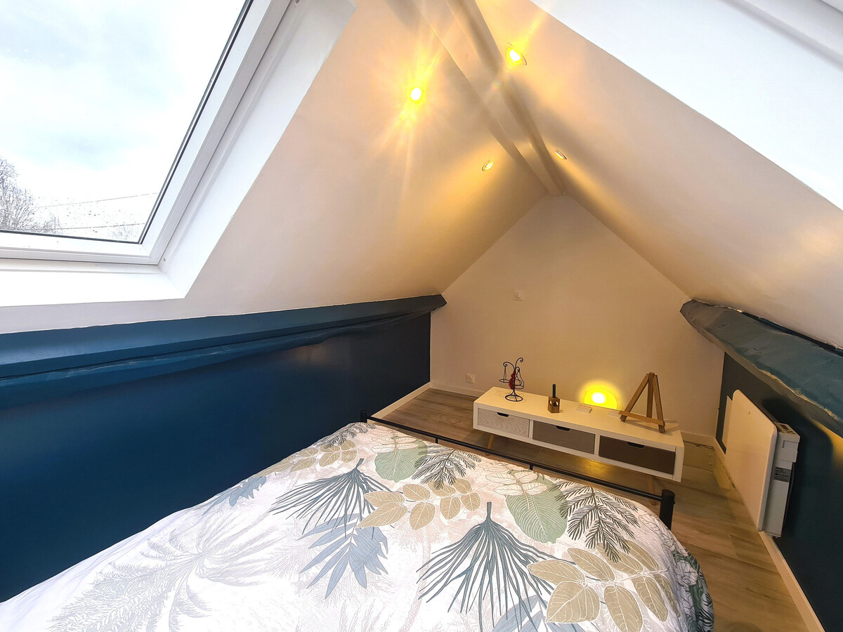 Gîte romantique Brenne : chambre sous toits avec Velux - Photo 12