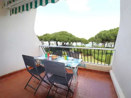 Location appartement à Le Grau du Roi, Studio avec piscine, parking et terrasse à Port Camargue