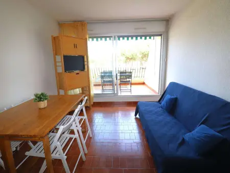 Studio cabine Port Camargue, piscine et terrasse vue port : photo 3