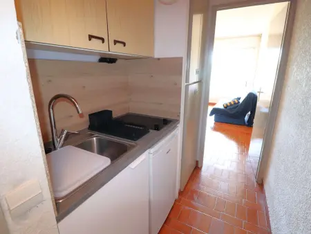 Studio cabine Port Camargue, piscine et terrasse vue port : photo 5
