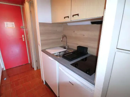 Studio cabine Port Camargue, piscine et terrasse vue port : photo 6