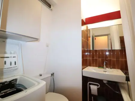 Studio cabine Port Camargue, piscine et terrasse vue port : photo 10