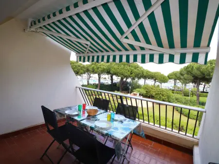 Studio cabine Port Camargue, piscine et terrasse vue port : photo 12
