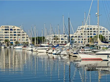 Studio cabine Port Camargue, piscine et terrasse vue port : photo 20